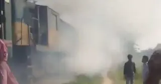 ট্রেনের ইঞ্জিনে আগুন, ময়মনসিংহ-নেত্রকোণায় ট্রেন চলাচল বন্ধ